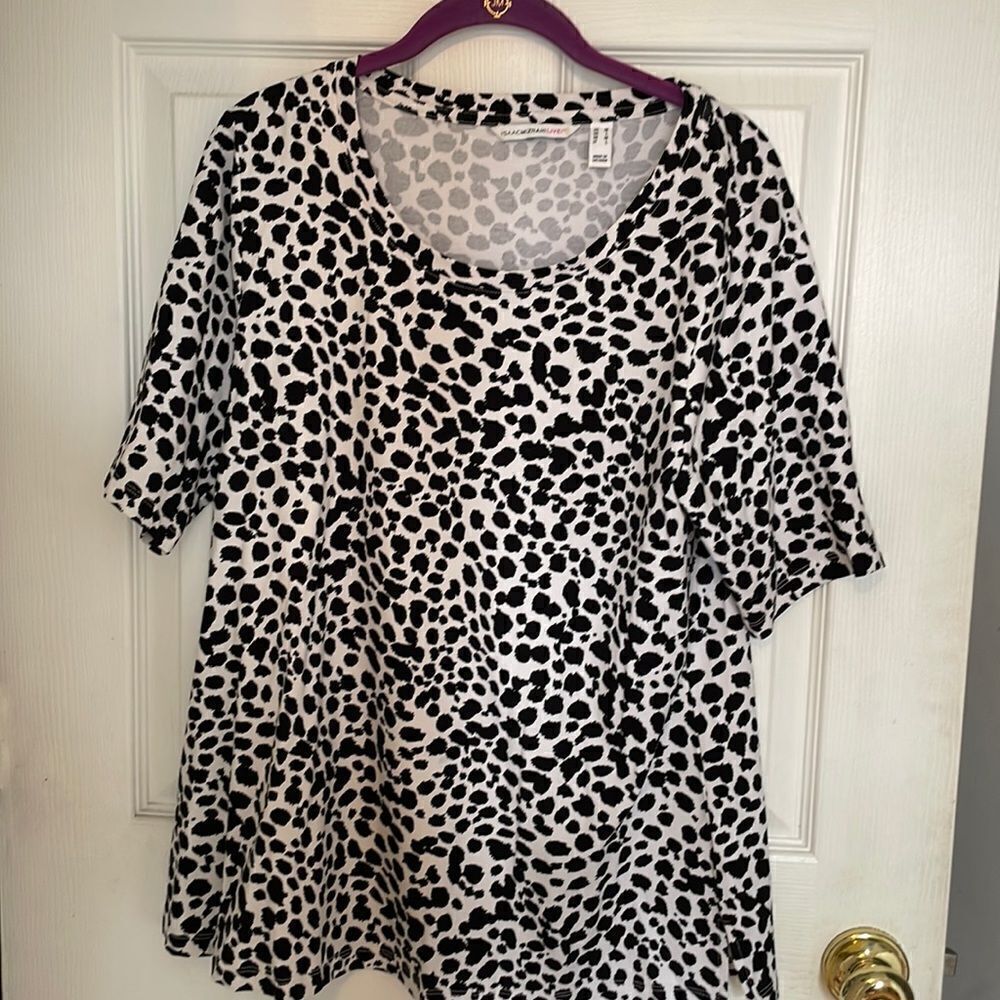 Black and white print tee